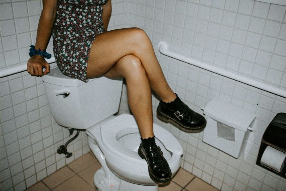 « Une expérience à vivre » : faire pipi debout séduit les femmes à la fête de l’Huma | So Busy Girls