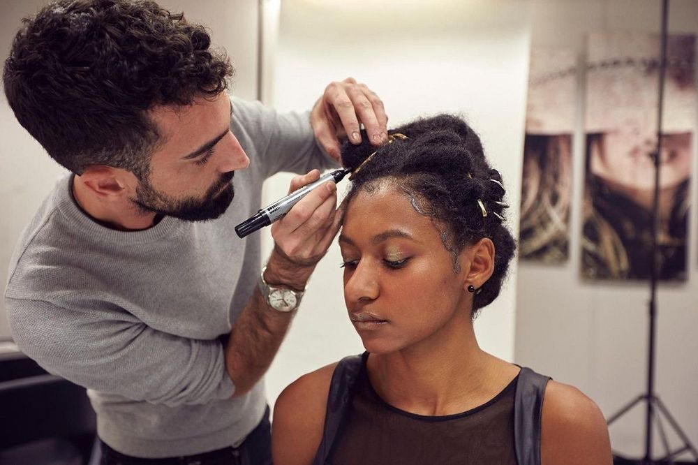 De Bordeaux à Genève en passant par Paris : le parcours inspirant d'un coiffeur-coloriste en quête d'excellence | So Busy Girls