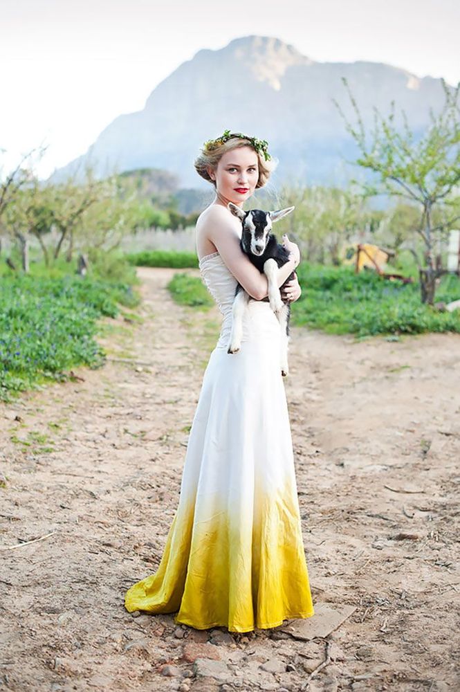 Ces robes de mariée tie and dye vont vous donner envie de vous marier en couleurs | So Busy Girls
