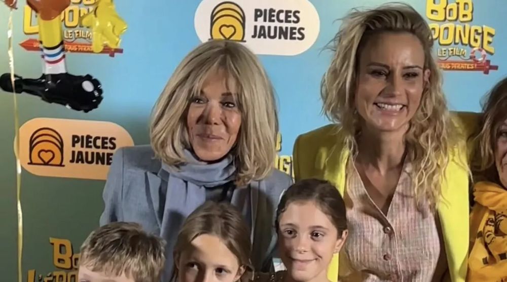Brigitte Macron fait une réapparition inattendue après le scandale : son attitude tout sourire relance le débat | So Busy Girls