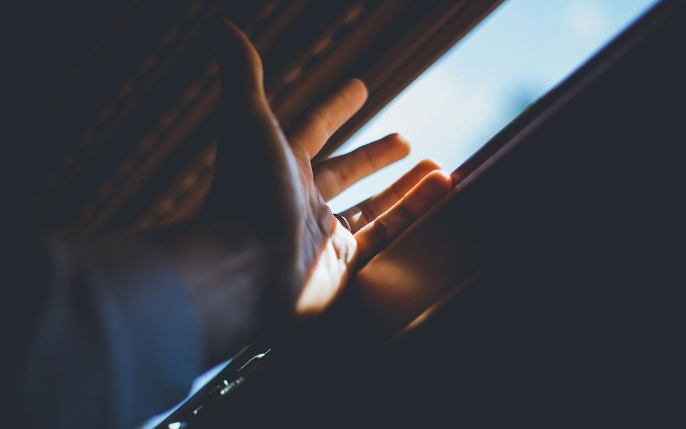 5 phrases qui révèlent que votre sensibilité émotionnelle est bien au-dessus de la moyenne | So Busy Girls
