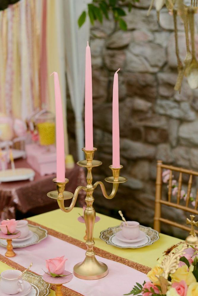 Cette décoration d'anniversaire La Belle et La Bête est tellement réussie que vous voudrez la même | So Busy Girls