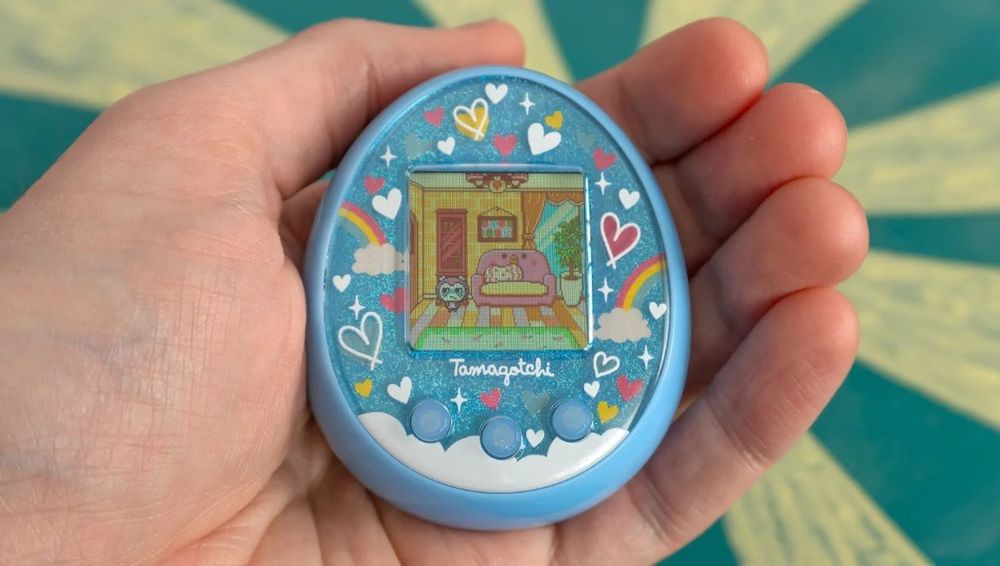 Le Tamagotchi est de retour dans une nouvelle version connectée (et il faut l'avouer, on a envie de craquer !) | So Busy Girls