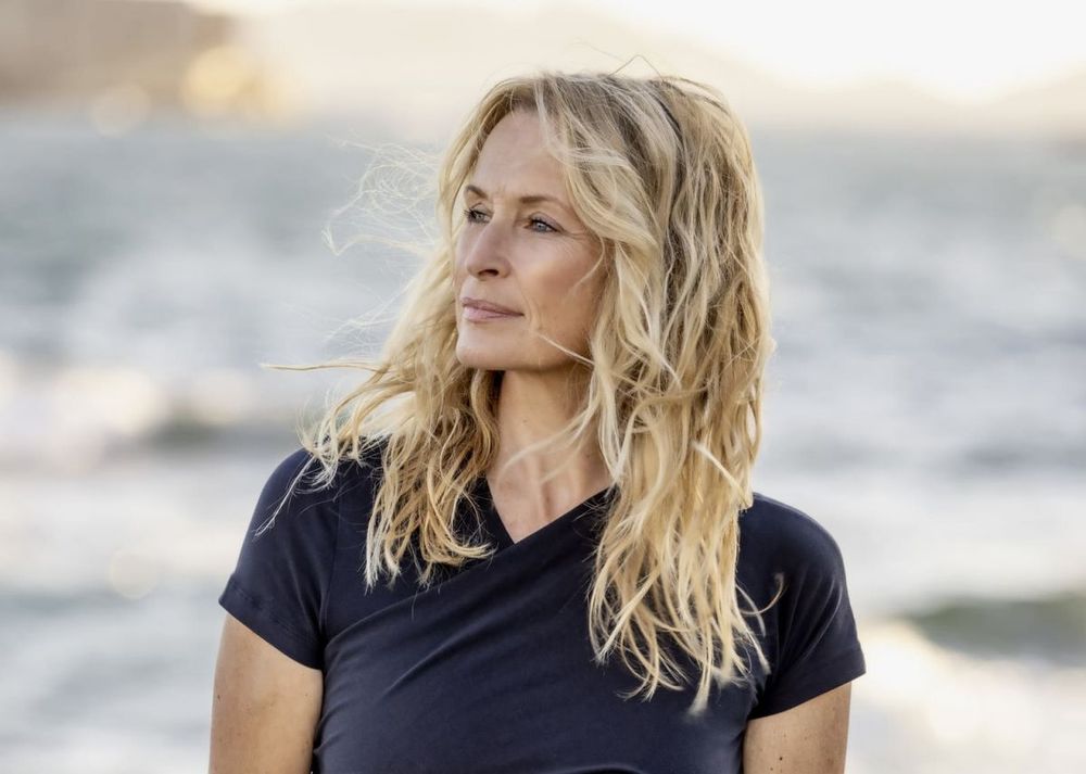 Estelle Lefébure se reconvertit en chroniqueuse télé à la rentrée dans une célèbre émission | So Busy Girls