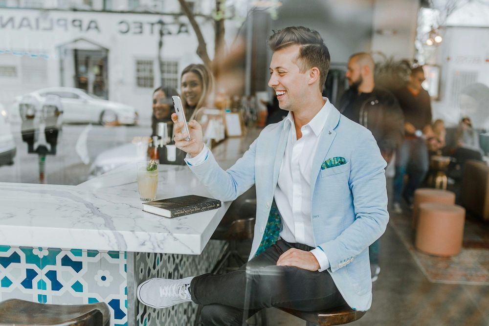 Comment distinguer un homme séduisant d'un gros forceur à la limite du harcèlement ? | So Busy Girls