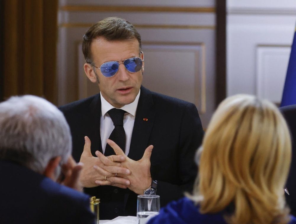 Cette phrase devenue culte d’Emmanuel Macron qui refait surface à cause d’une paire de lunettes | So Busy Girls
