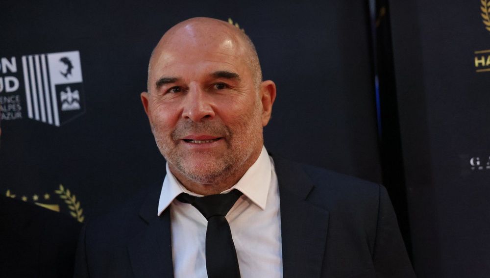 "Botox dans le cerveau" : Vincent Moscato s’emporte violemment contre les influenceurs bloqués à Dubaï et déclenche la polémique | So Busy Girls
