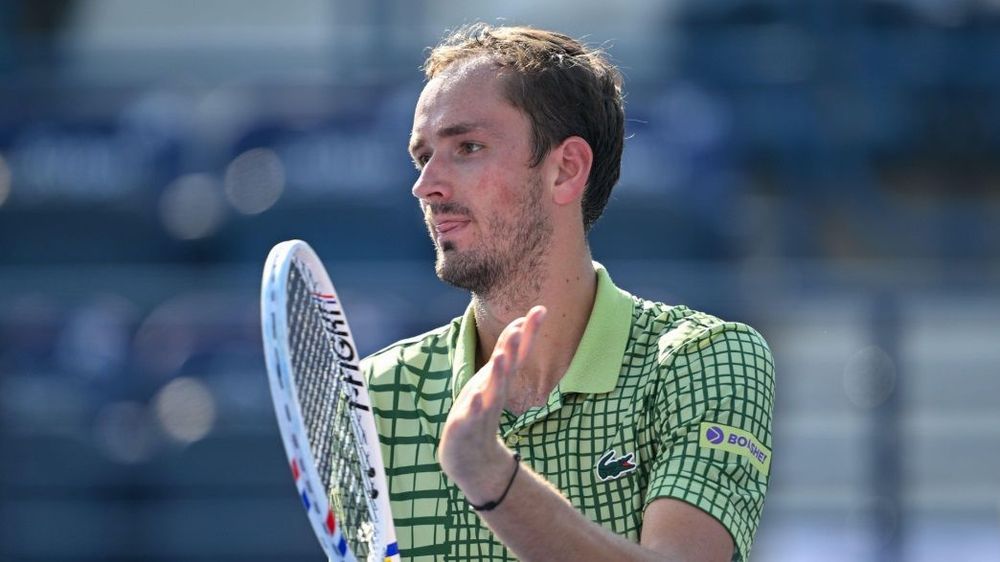 Frappes en Iran, espace aérien fermé : Daniil Medvedev bloqué à Dubaï après sa victoire et avant le Masters 1000 d’Indian Wells | So Busy Girls