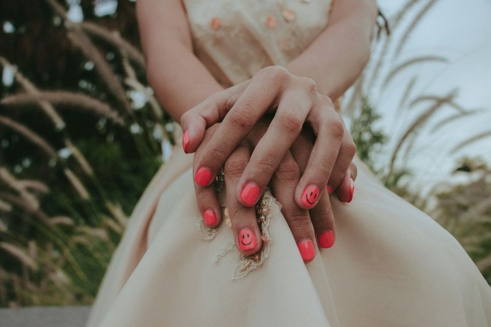 La “Red nails theory” : pourquoi cette couleur affole tant TikTok et divise les internautes | So Busy Girls