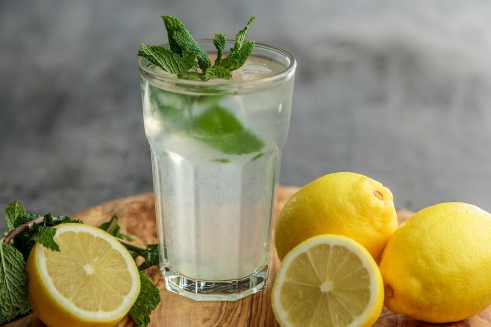 La boisson detox parfaite pour la saison : voici la recette secrète à tester absolument | So Busy Girls