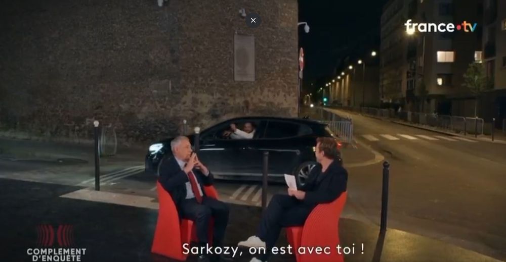 Complément d’enquête sur Nicolas Sarkozy devant la prison de la Santé : un automobiliste interrompt le direct de façon surréaliste avec un cri hallucinant | So Busy Girls