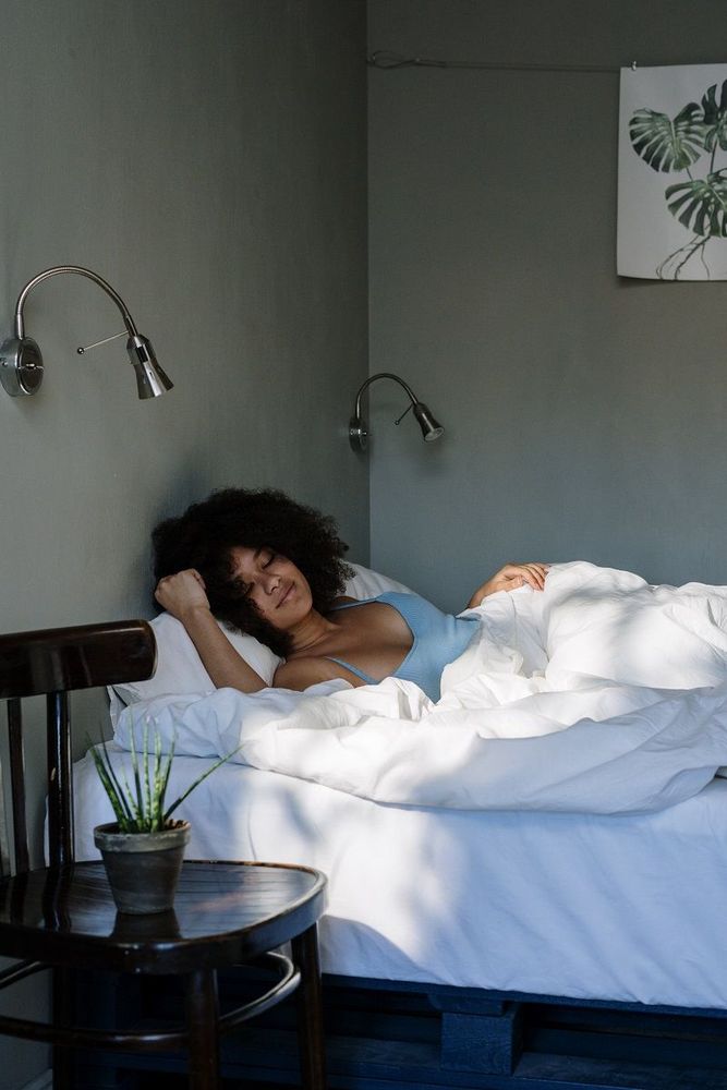 Dormir dans cette position permet de booster son taux de collagène et d'avoir moins de rides | So Busy Girls