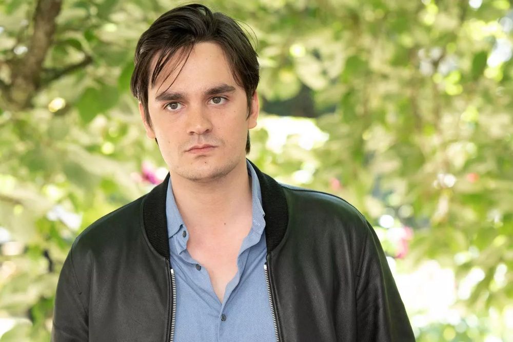 Héritage d’Alain Delon : la décision inattendue d’Alain-Fabien qui relance la guerre familiale | So Busy Girls