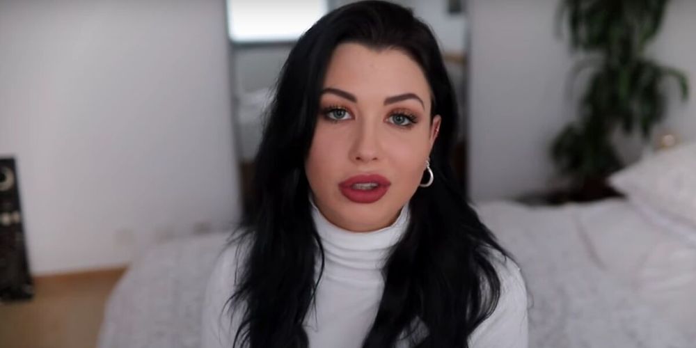 EnjoyPhoenix en larmes : la youtubeuse annonce sa faillite et bouleverse ses abonnés | So Busy Girls