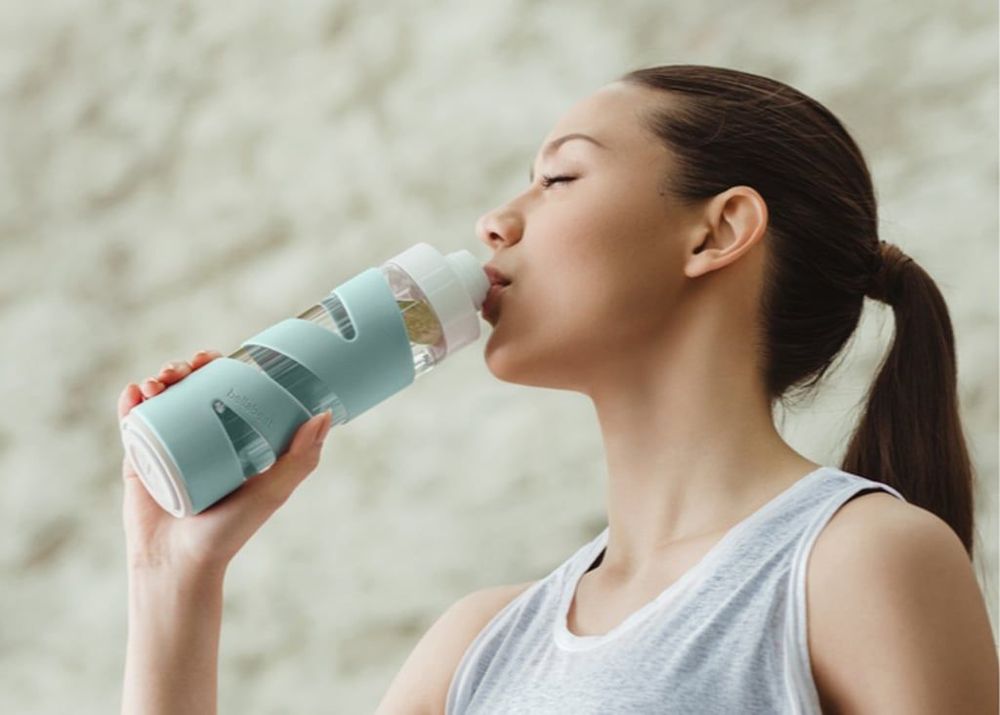 3 bouteilles d'eau réutilisables vraiment jolies pour boire plus d'eau mais consommer moins de plastique | So Busy Girls