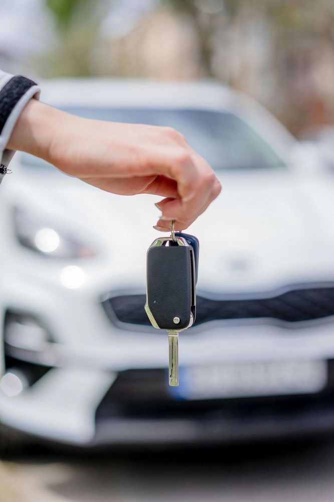 Budget auto : combien ça coûte de posséder une voiture en 2025 ? | So Busy Girls