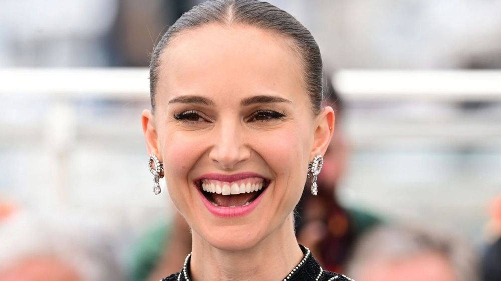 Derrière le compagnon de Natalie Portman se cache un parcours inattendu : ce que Tanguy Destable a construit loin des regards | So Busy Girls