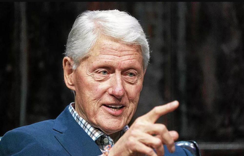 Affaire Epstein : Bill Clinton interrogé sur la fameuse photo dans le jacuzzi, son explication embarrassée | So Busy Girls