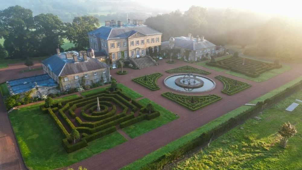 Mariages de luxe, faste royal et 9 millions engagés : ce virage spectaculaire voulu par Charles III | So Busy Girls