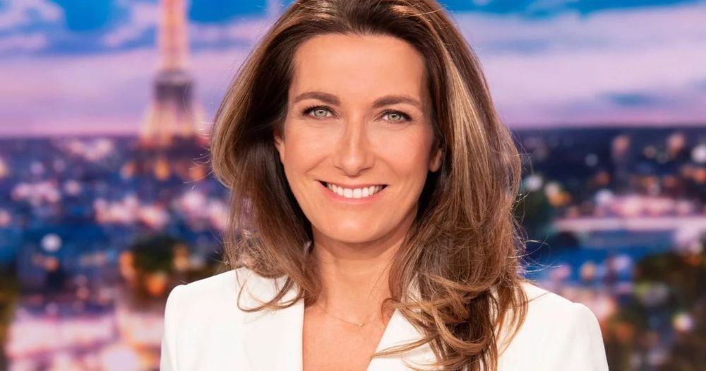 Ce détail à la toute fin du JT d’Anne-Claire Coudray qui annonce la fin d’une époque sur TF1 | So Busy Girls