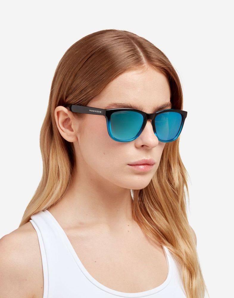 8 paires de lunettes de soleil Hawkers stylées à offrir pour Noël | So Busy Girls