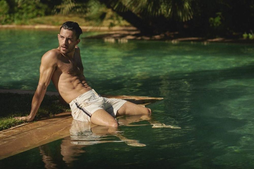 Jonathan Bailey élu l’homme le plus sexy du monde 2025 : un charme irrésistible qui séduit Hollywood et le public | So Busy Girls