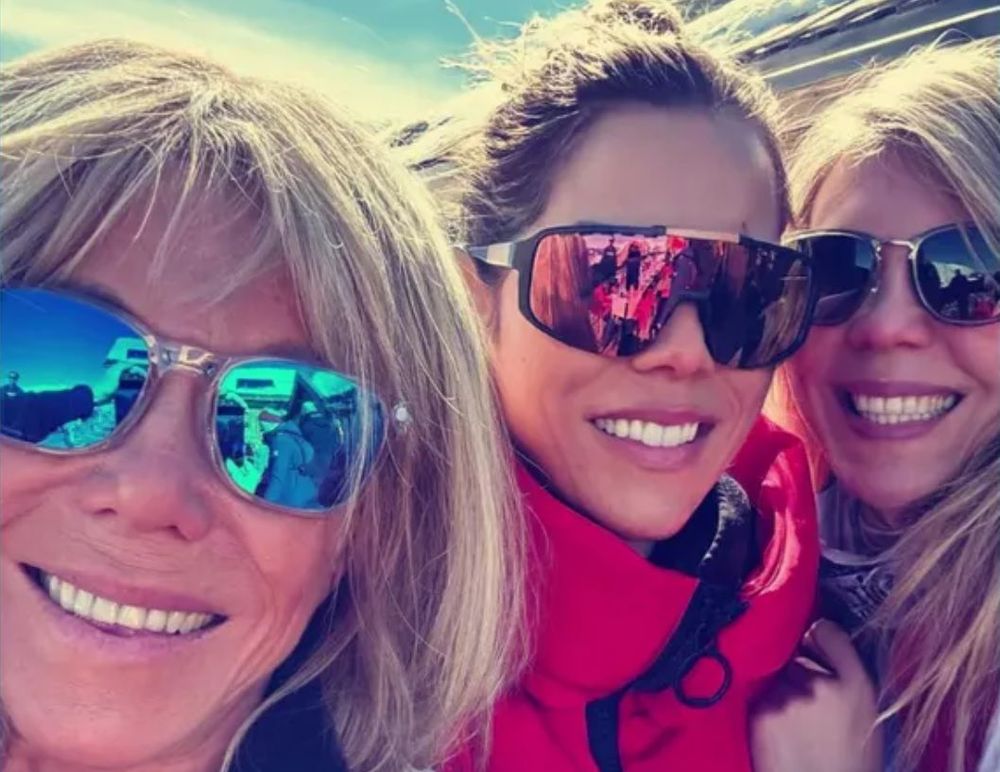 Brigitte Macron en vacances à la montagne avec ses filles : la station savoyarde qui séduit toute la famille | So Busy Girls