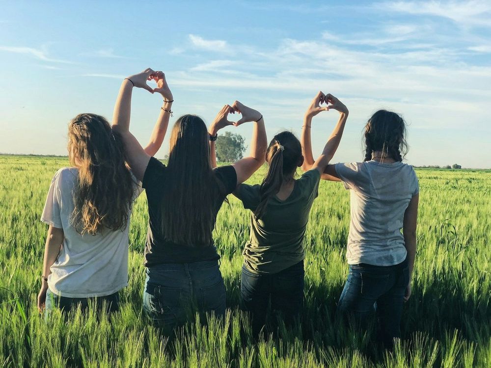 10 signes qui vous aideront à repérer un ami toxique et comment vous en protéger | So Busy Girls