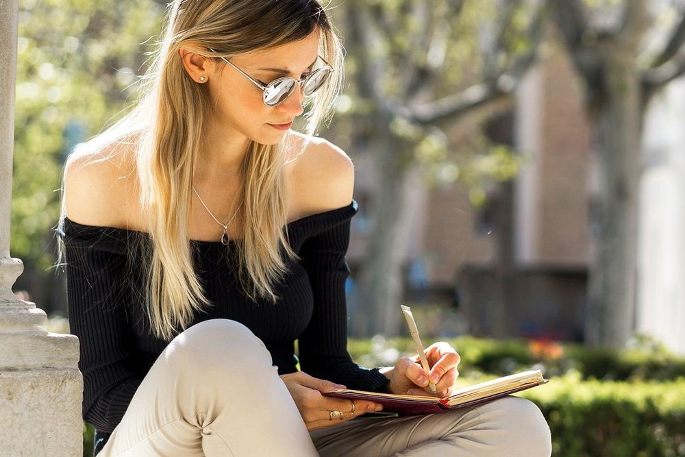 Les gauchers sont plus intelligents que les droitiers et ont plus de chance de devenir des génies | So Busy Girls