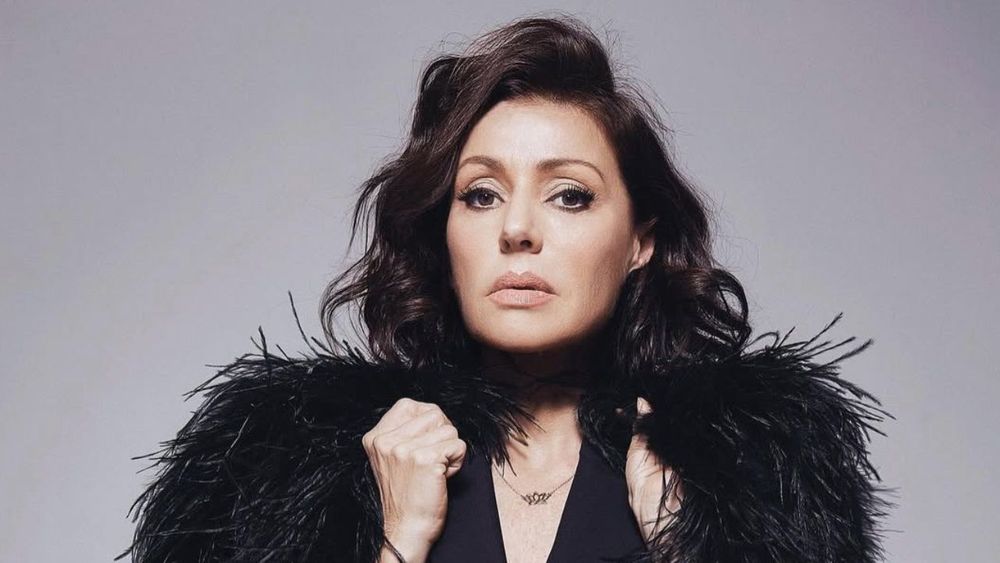 Tina Arena vit près de Paris depuis plus de 20 ans… et peu de gens savent où | So Busy Girls