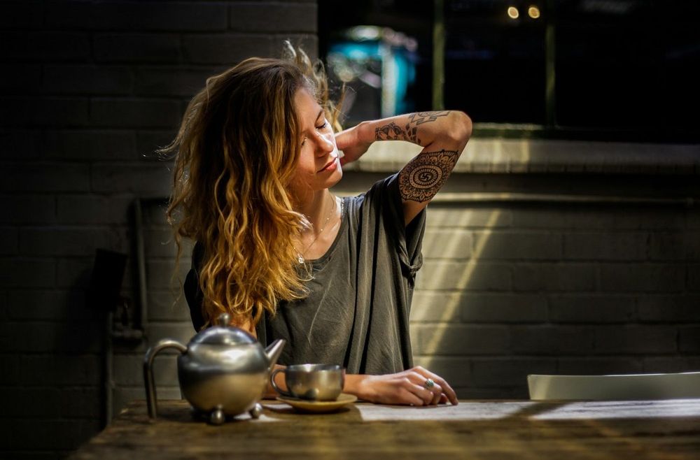 Ces mauvaises postures du quotidien qui vous font mal au dos | So Busy Girls