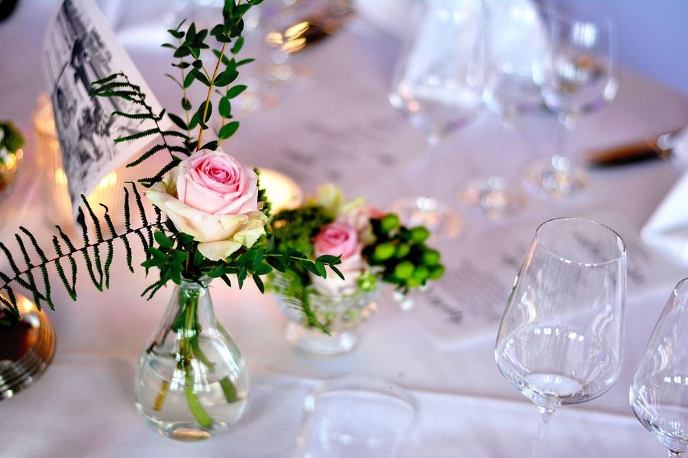 6 idées de décoration pour les tables de votre fête de mariage | So Busy Girls