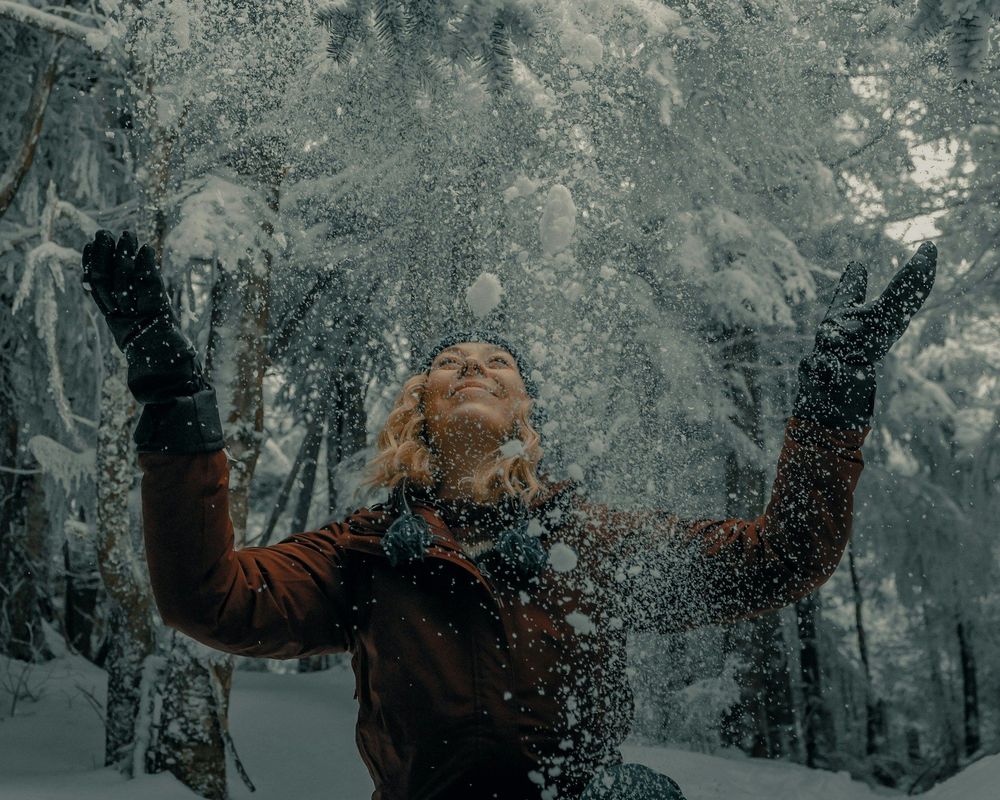 Neige, éclairs, routes glacées : pourquoi cet épisode d'orage de neige a fait si peur aux automobilistes | So Busy Girls