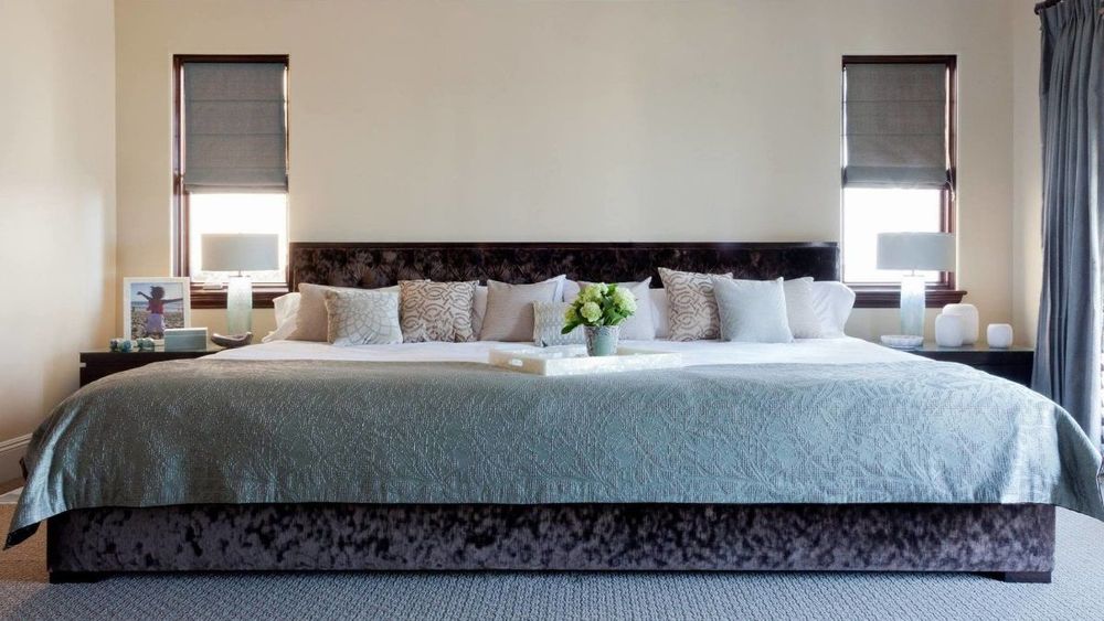 Ce lit est tellement grand que toute la famille au complet peut dormir dedans | So Busy Girls