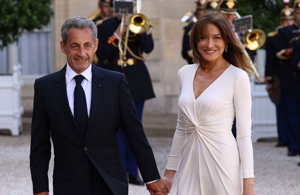 “Les journaux continuent de l’écrire…” : cette précision de Laurent Ruquier qui change tout sur la rencontre de Carla Bruni et Nicolas Sarkozy | So Busy Girls