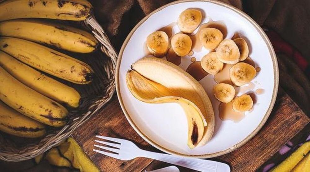 La recette géniale pour préparer un masque hydratant maison avec une peau de banane | So Busy Girls