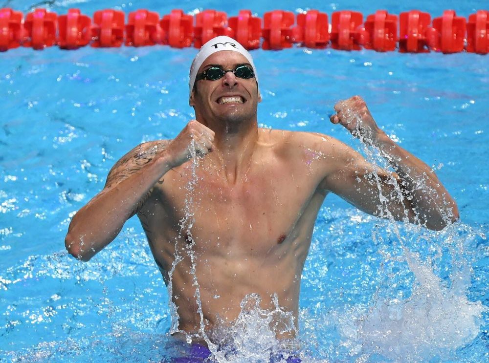 Camille Lacourt en larmes après la victoire historique de Maxime Grousset aux Mondiaux de natation 2025 | So Busy Girls