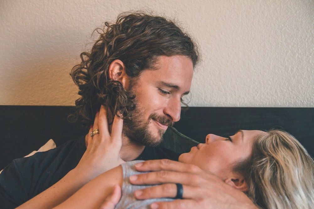 Les phrases qui révèlent de façon subtile qu’il est réellement amoureux de vous | So Busy Girls