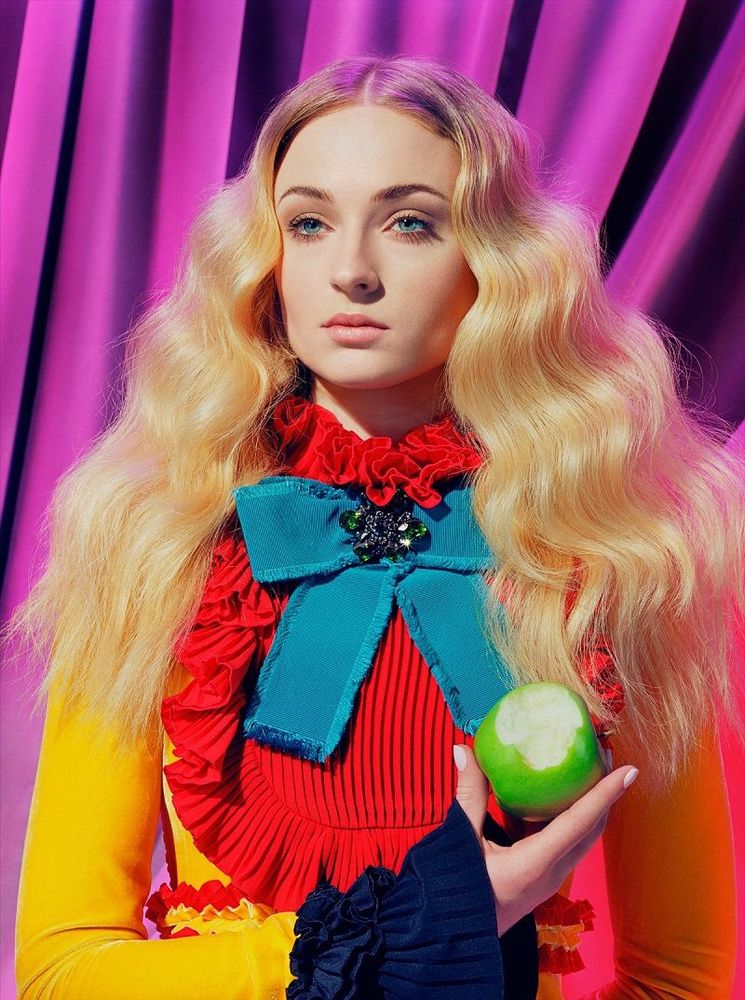 Sophie Turner (Sansa Stark) | So Busy Girls