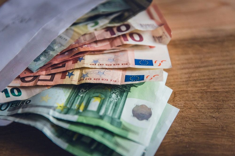 800 000 euros saisis par les douanes : la nuit suivante, une tentative de vol vise la brigade | So Busy Girls