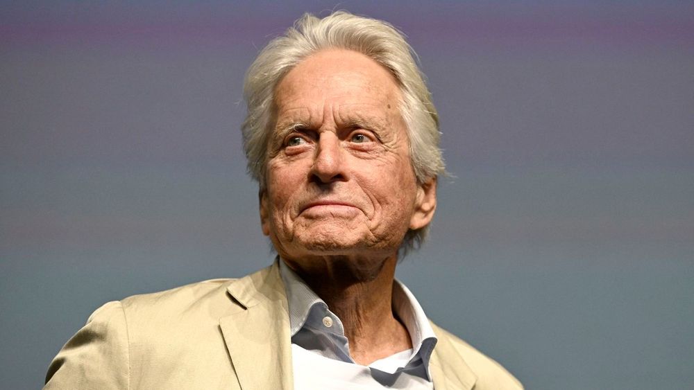 Michael Douglas raconte comment Oliver Stone l’a poussé à bout pour Wall Street | So Busy Girls