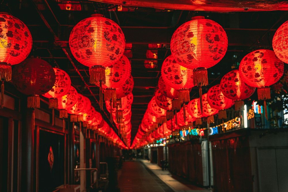 Hongbao, chance et superstition : pourquoi le chiffre 4 fait trembler le Nouvel An chinois 2026 | So Busy Girls
