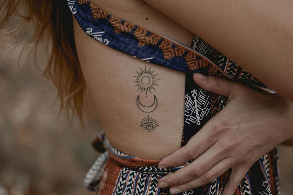 Que révèle l'emplacement de votre tatouage sur votre personnalité ? | So Busy Girls