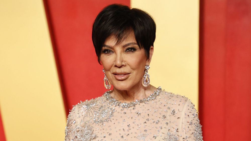 À 69 ans, Kris Jenner ose le blond peroxydé et rajeunit de dix ans | So Busy Girls