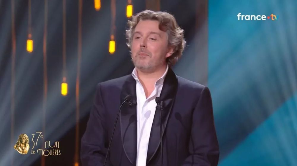 Alex Vizorek pouvait-il vraiment aller aussi loin avec cette blague sur Patrick Bruel aux Molières ? | So Busy Girls