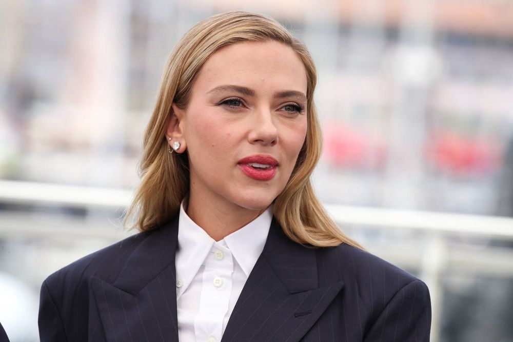 "Il m'a appris ce qu'est le métier d'acteur" : Scarlett Johansson raconte son tournage avec Robert Redford dans "L’Homme qui murmurait à l’oreille des chevaux" | So Busy Girls