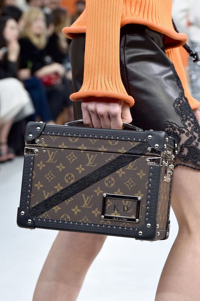 Louis Vuitton a commencé sa carrière à 16 ans comme malletier en 1837 | So Busy Girls