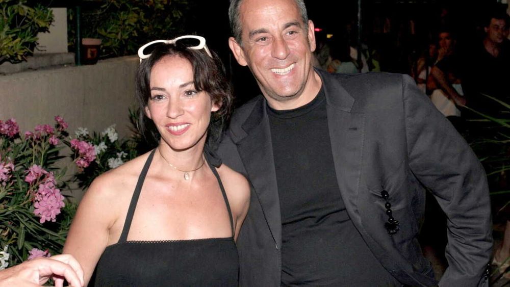 Couple sous pression : comment la célébrité de Thierry Ardisson a fragilisé son mariage avec Béatrice | So Busy Girls