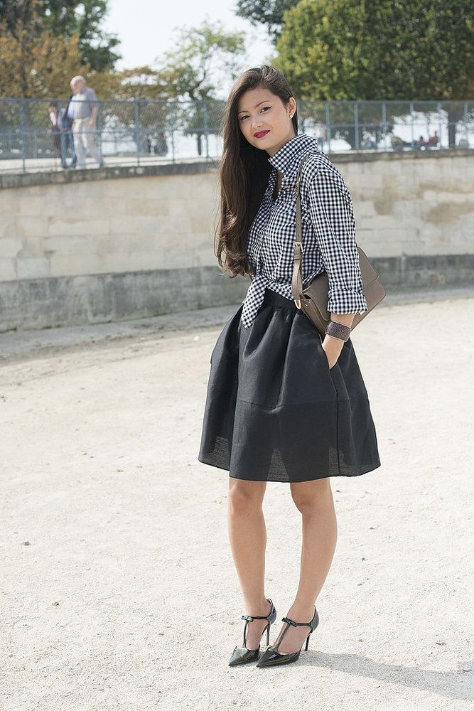 Noué et porté avec une jupe | So Busy Girls