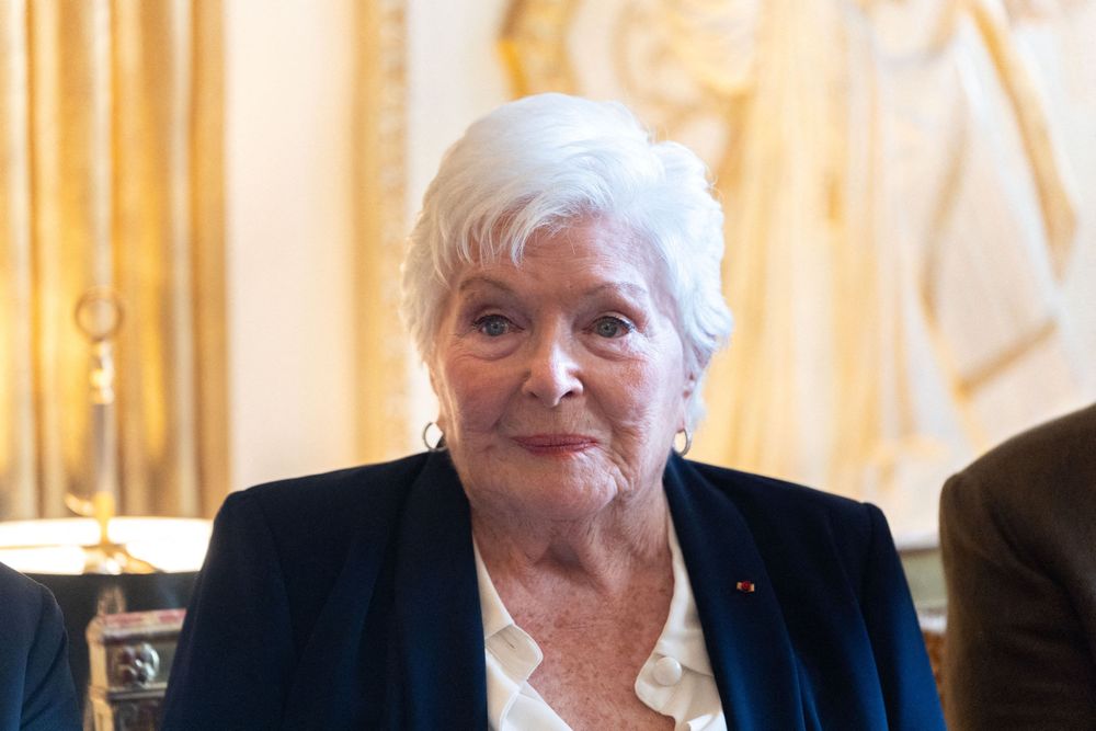 Line Renaud : le coup de colère de l'actrice qui ne mâche pas ses mots, « Ce n’est pas un président, c’est une cloche ! » | So Busy Girls